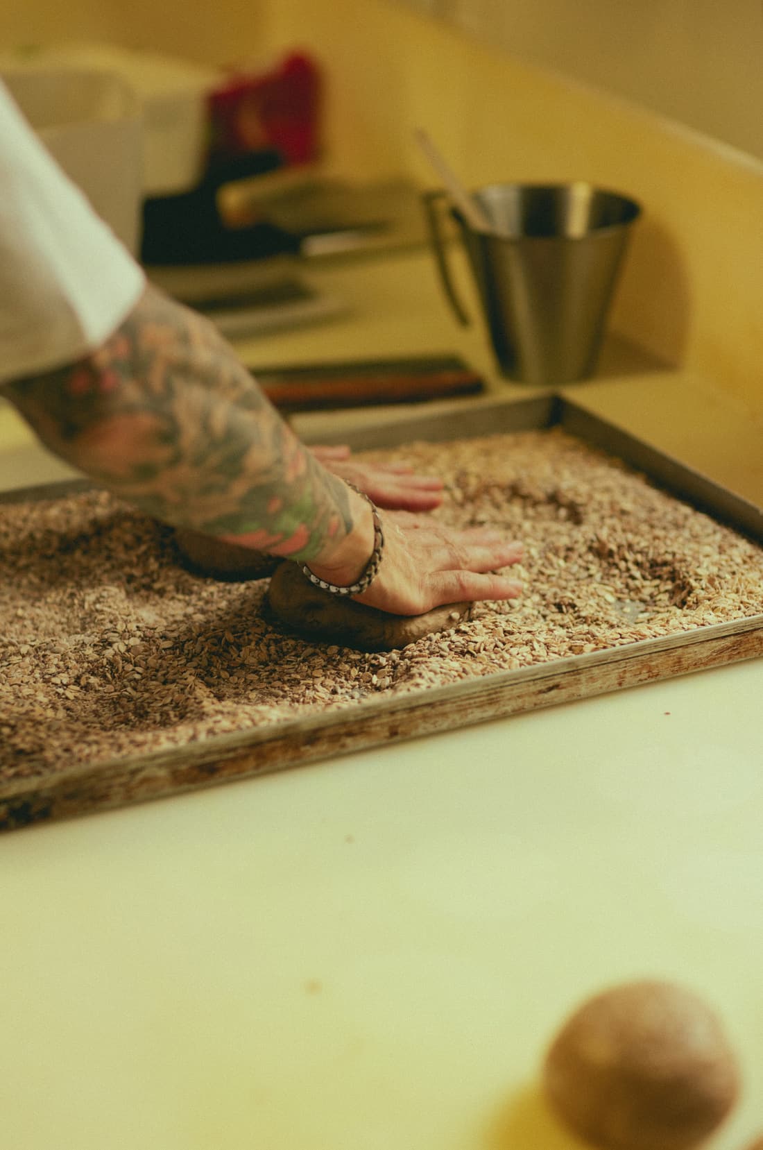 Impasto per pane ai semi lavorato a mano